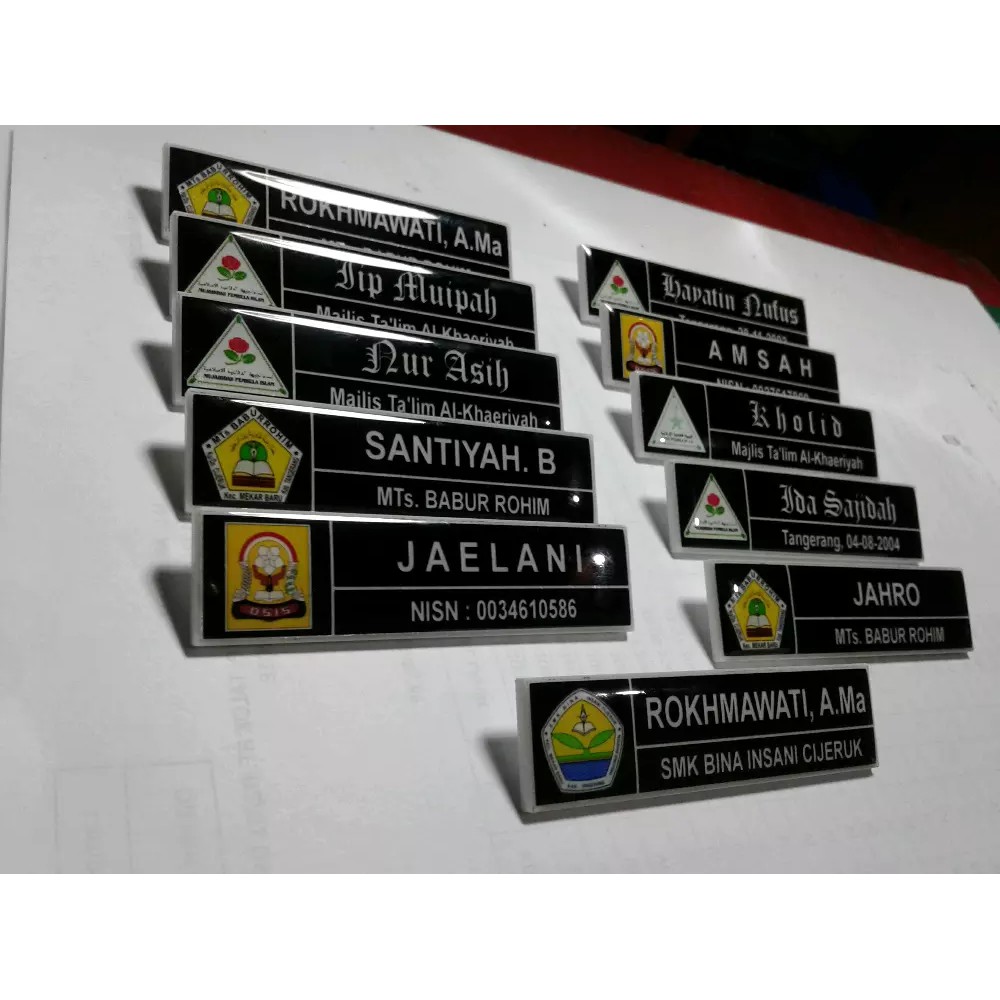 

Name Tage Papan Nama Dada Bahan Akrilik Dan Peniti Murah Dan Mewah