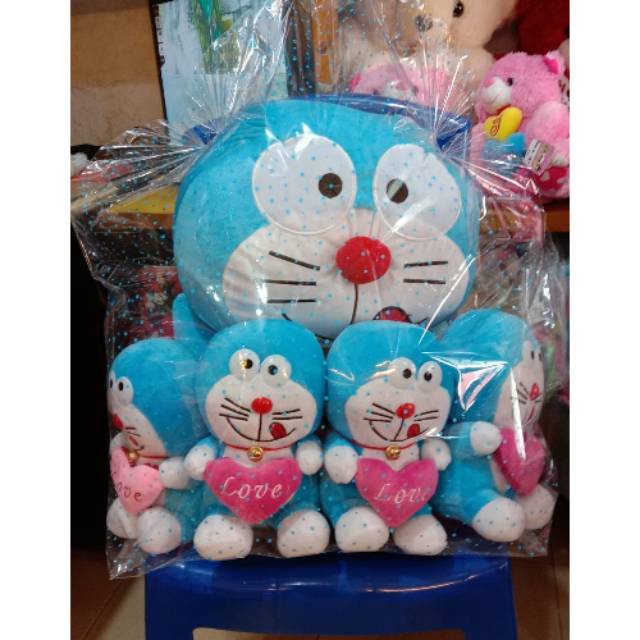 Boneka doraemon beranak