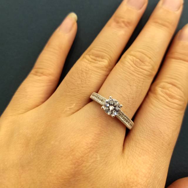 Cincin zircon wynn 8094