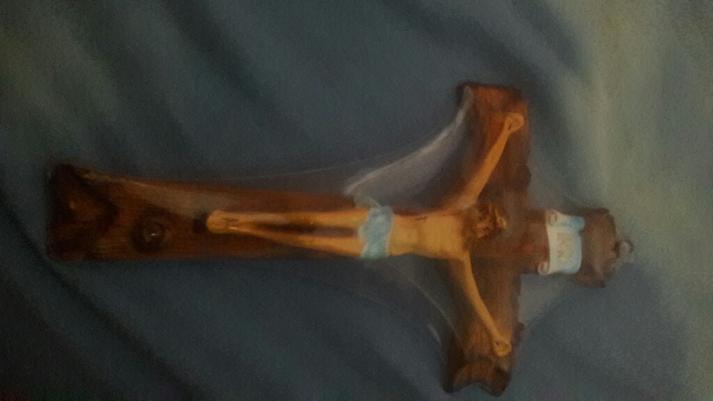 Salib Dinding Gantung Motif Kayu Dengan Corpus Yesus 23cm