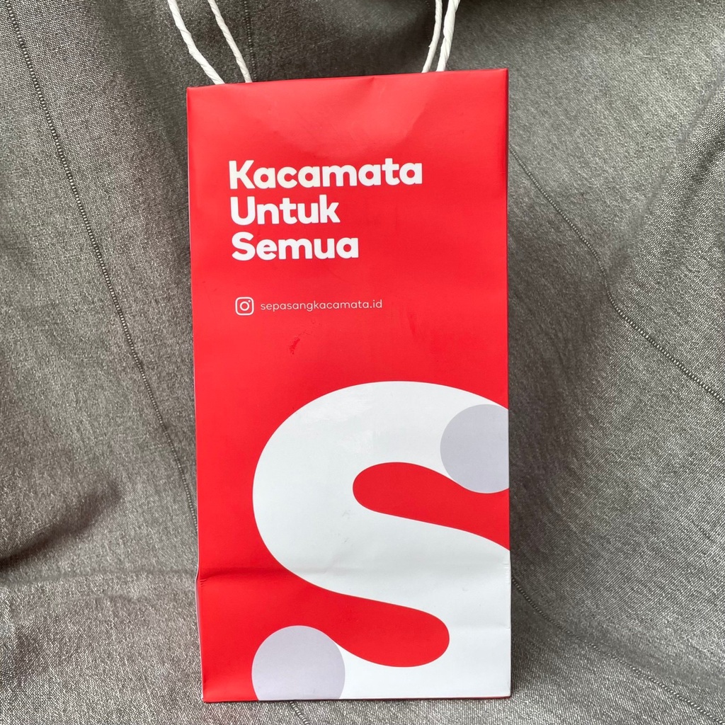

Paper Bag Sepasang Kacamata