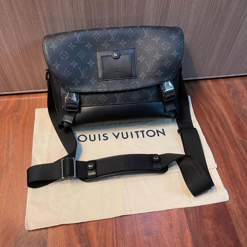 TAS SELEMPANG PRIA LOUIS VUITTON VOYAGER MESSENGER 100% AUTHENTIC