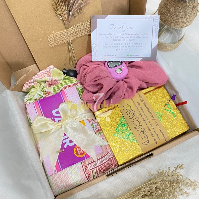 HAMPERS WISUDA/WISUDA/BIRTHDAY/HAMPERS SAJADAH/KADO CEWEK