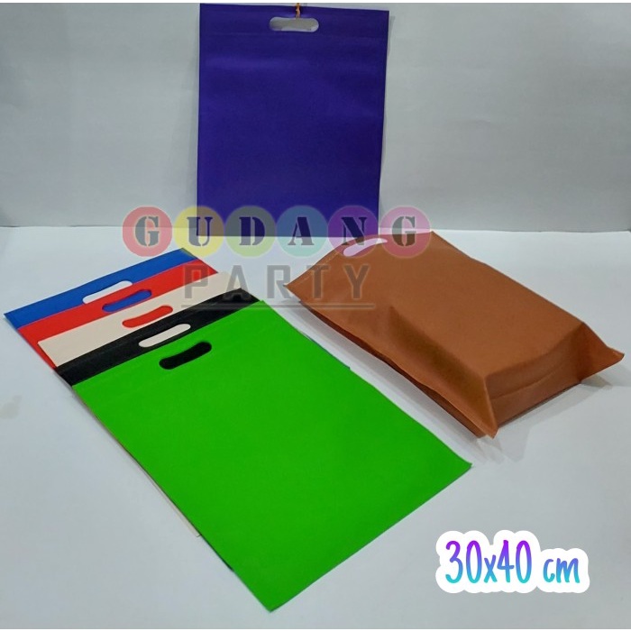 

✨ BISA COD ✨ Isi 20 Pcs/Spunbond Lubang Polos Besar 30x40/Spunbond Oval/Goody Bag