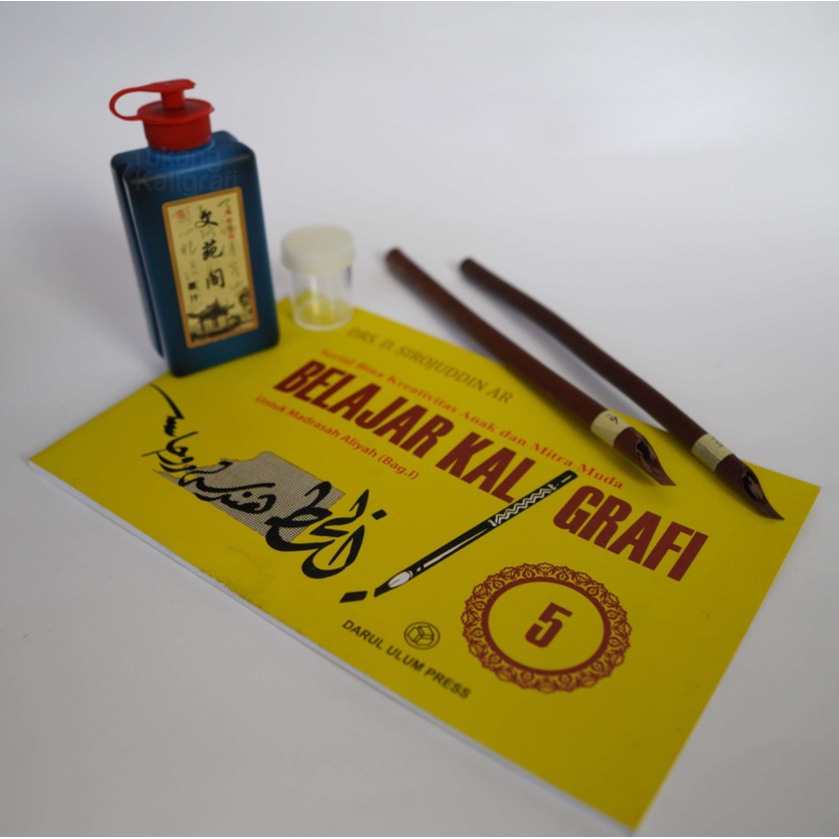 

Paket Buku Belajar Kaligrafi 5 + set alat tulis
