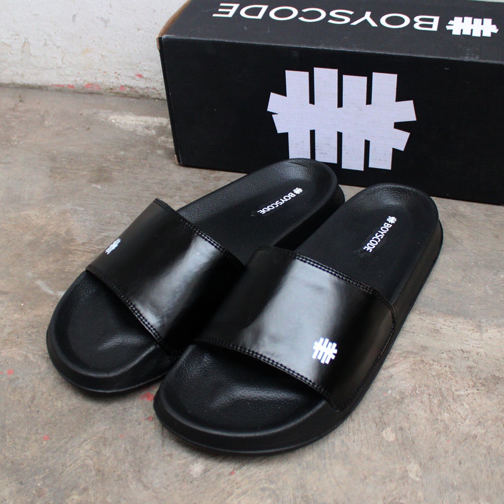 Sendal Selop Casual Pria BOYSCODE Small Petir Logo Hitam Fullblack / Sendal Slide Pria / Sendal Slip On Pria