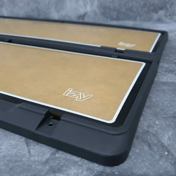 Cover Tatakan Dudukan Plat Nomor Mobil Izy Eco Slim Series Akrilik