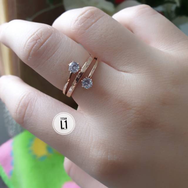 Cincin titanium baris dua mata rose gold N1308191