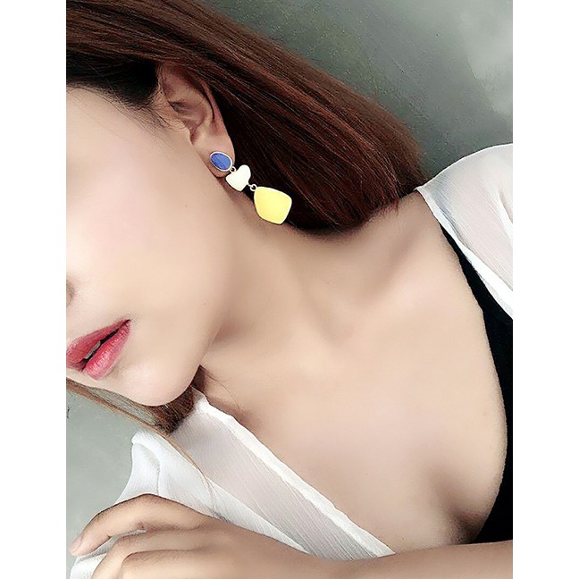 LRC Anting Tusuk Fashion Geometric Contrast Asymmetric Earrings F6209X