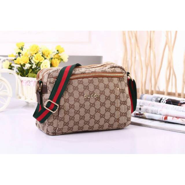 Tas gucci selempang 2095 3 ruang