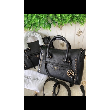 tas michael kors carine small black