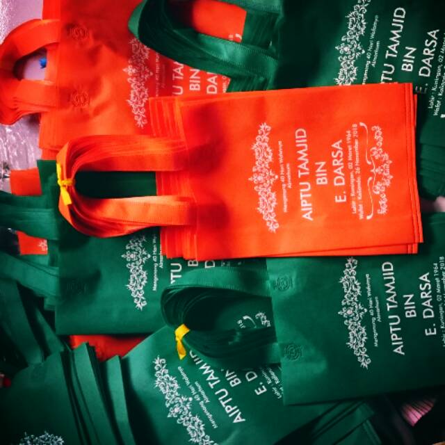 

Tas goodiebag dan jasa sablonan nya satu sisi satu warna