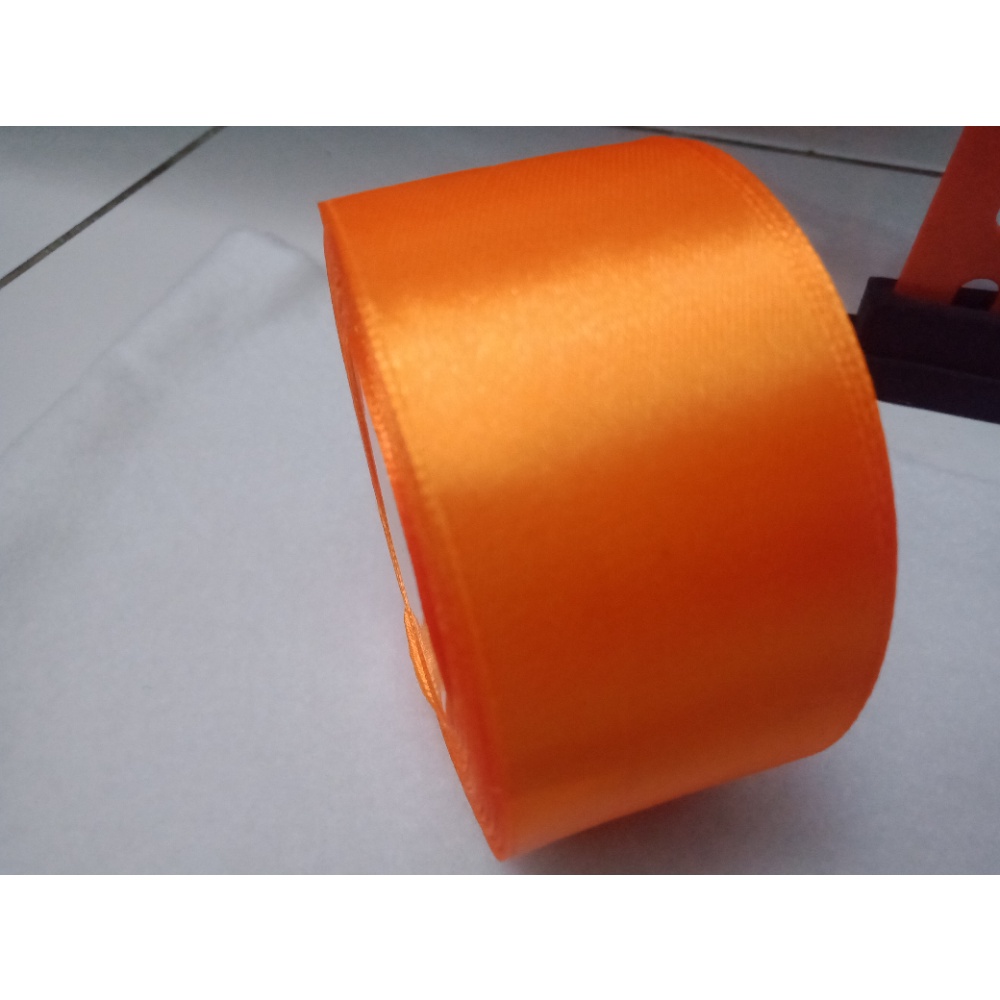 

Pita Satin Orange / Pita Kdo Ukuran 2 inch / 5 cm per Roll