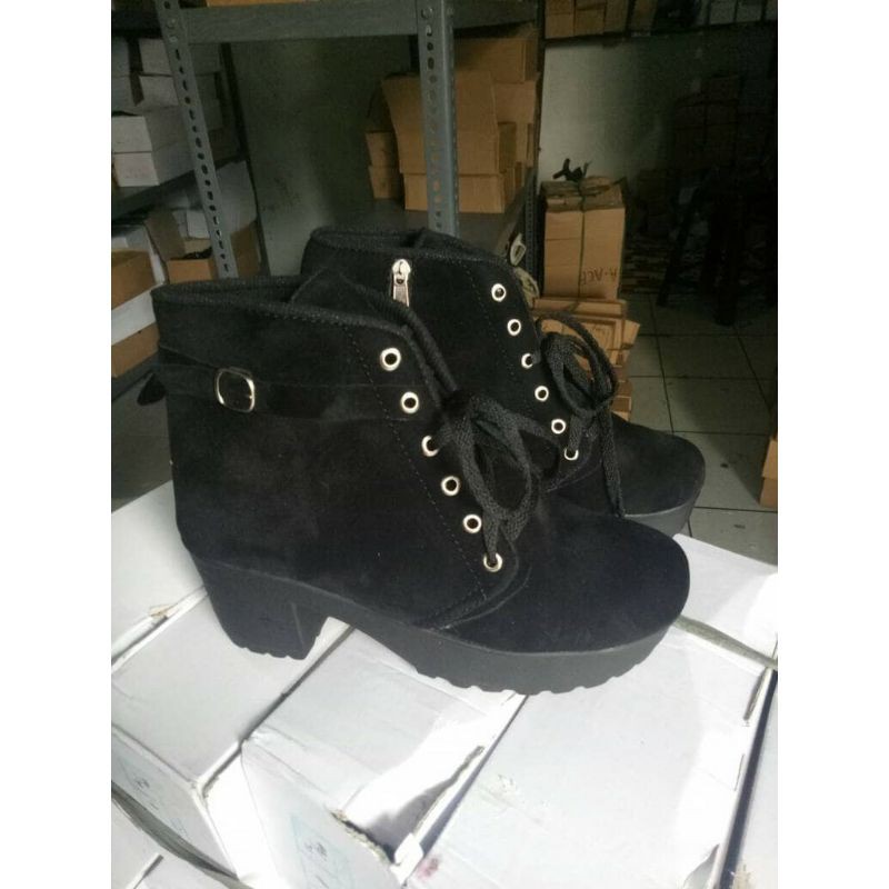 SEPATU BOOT WANITA ZIPER HITAM