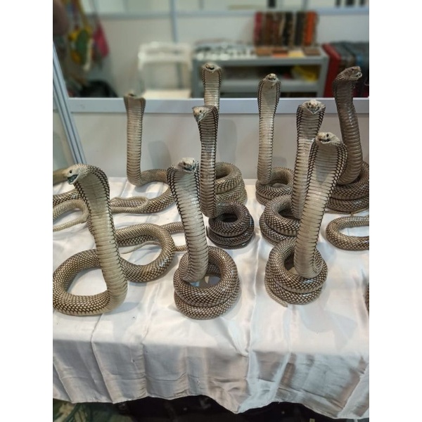 Patung Ular Cobra