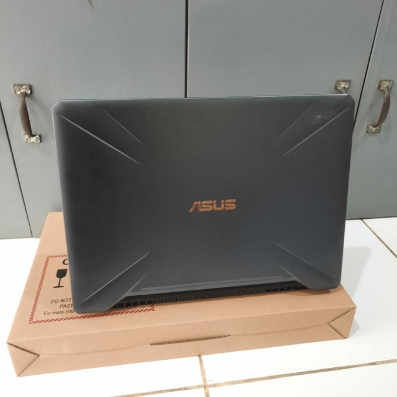 Laptop Asus TUF Gaming FX505DD Amd Ryzen 5-3550H Ram 16Gb/Ram 8Gb/ SSD 256Gb Nvdia GTX1050 Dedicated + Amd Radeon Vega 8 Keyboard RGB Zona