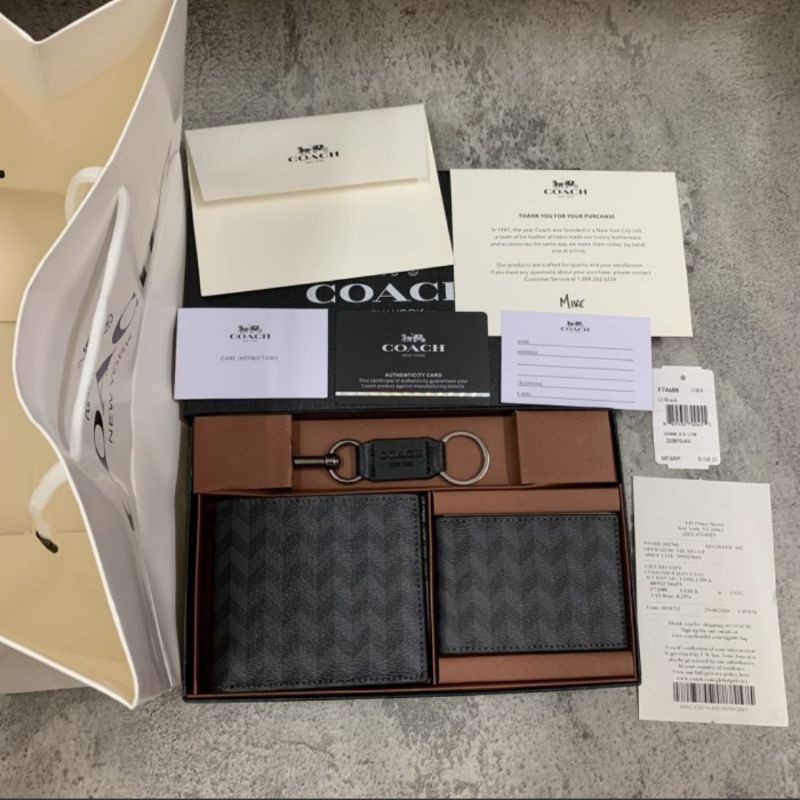 Coach Wallet Compact ID With Trigger Snap Key