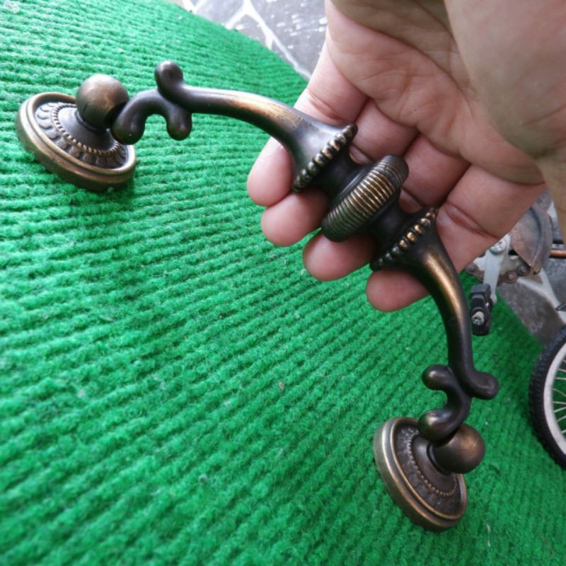 Handle Tarikan Pintu Lemari Antik