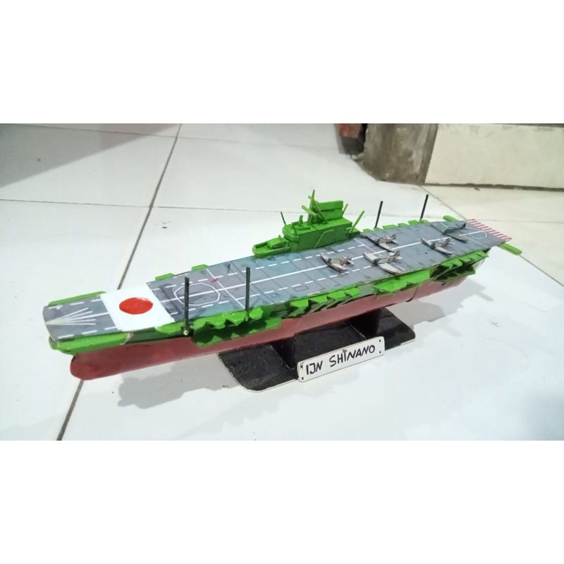 miniatur kapal induk Jepang IJN Shinano
