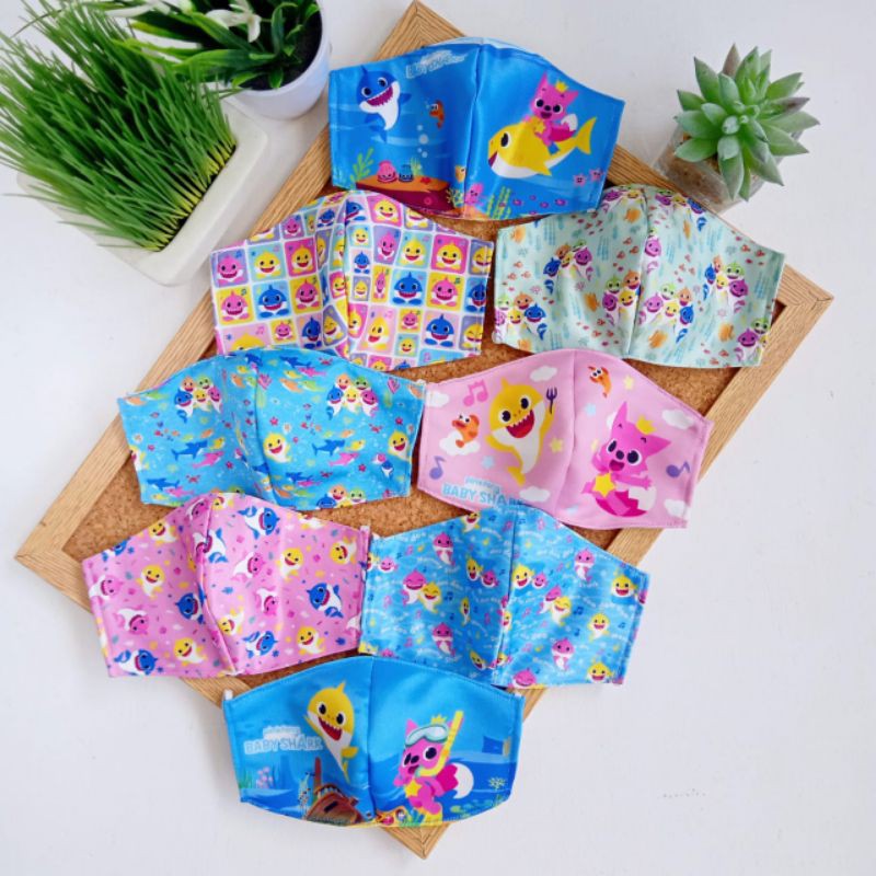 Masker Anak / Masker Kain Anak BABY SHARK SHIMMER AND SHINE