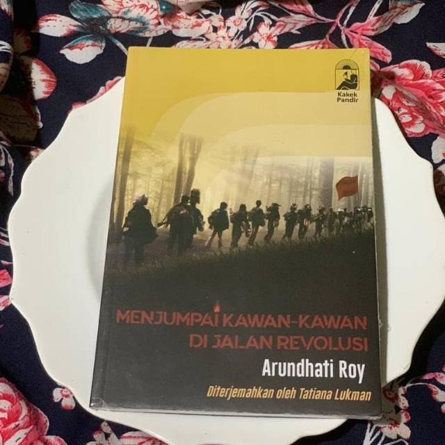 Menjumpai Kawan-Kawan di Jalan Revolusi
- Arundhati Roy