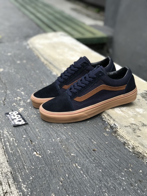 white vans black stripe gum sole