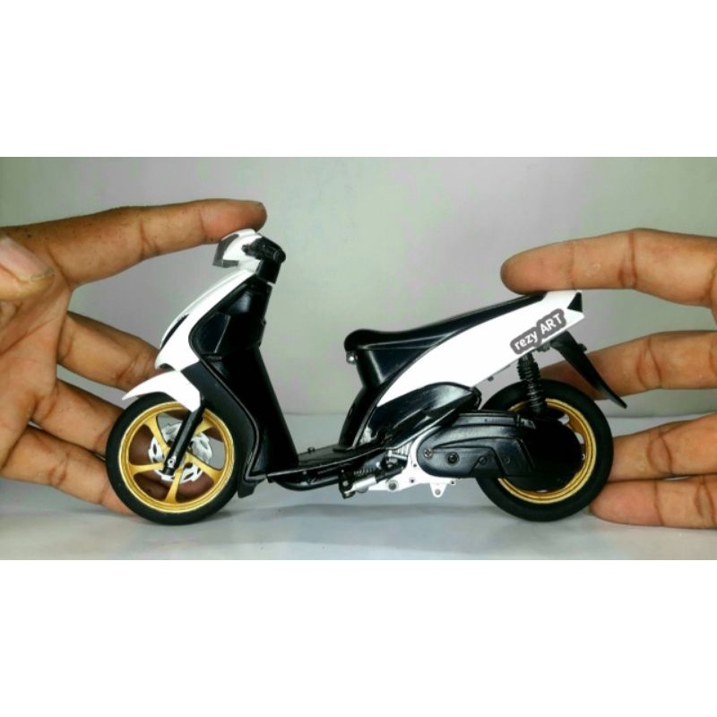 miniatur motor yamaha mio skala 1:18
