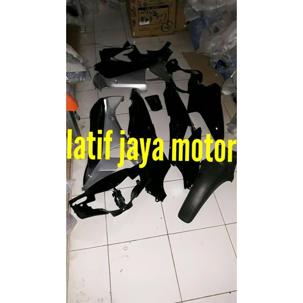 full body supra x 125 lama silver hitam polos tahun 2005 smpai 2006 .
