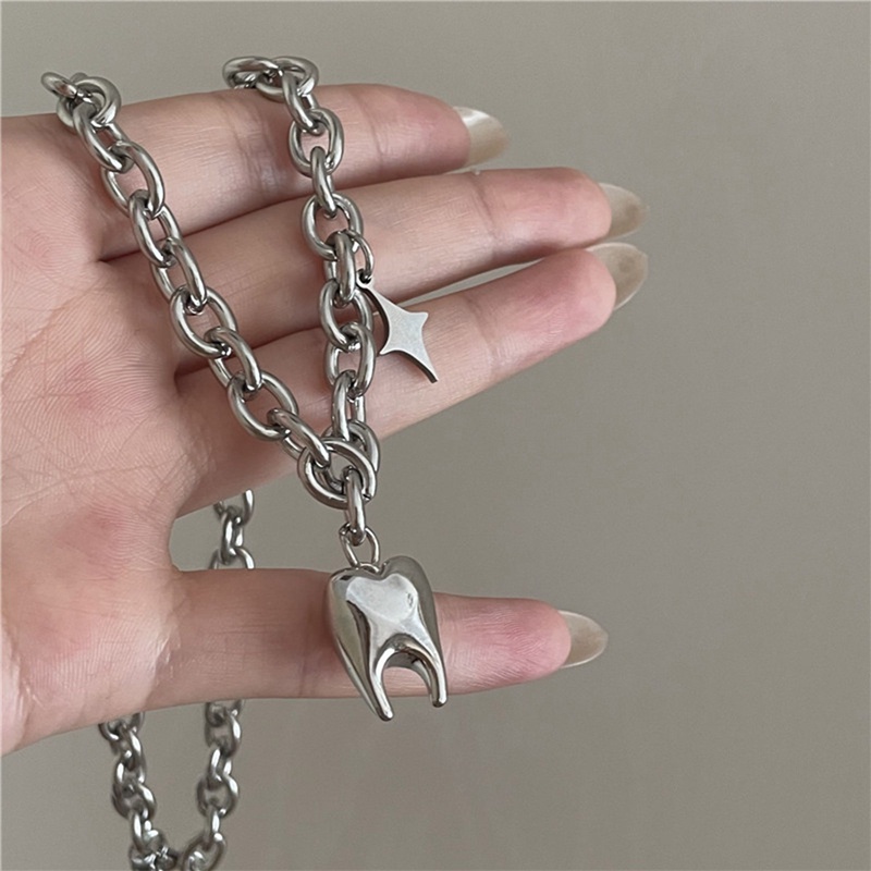 Kalung Rantai Klavikula Liontin Gigi Bahan Stainless Steel Titanium Tebal Gaya Hip Hop Untuk Unisex