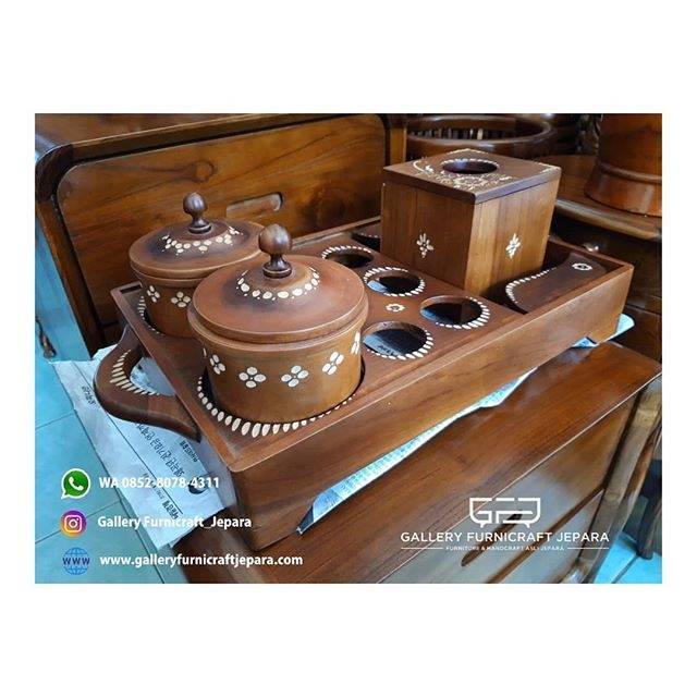 Toples Lebaran Kayu Jati