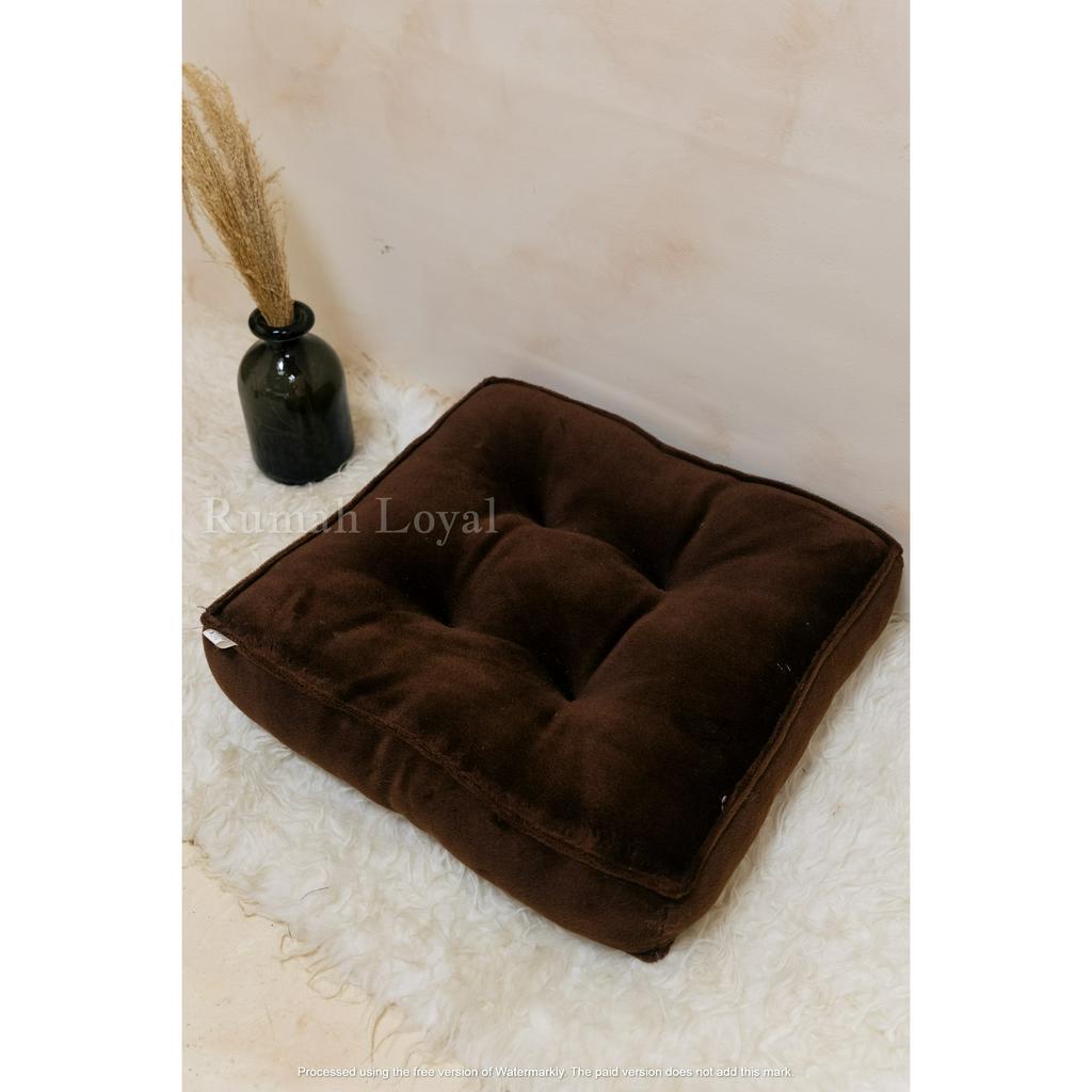 Rumah Loyal Bantal Alas Duduk Lesehan Kursi Kayu Sofa Jumbo Lantai Ruang Tamu - Kotak Uk.60x60