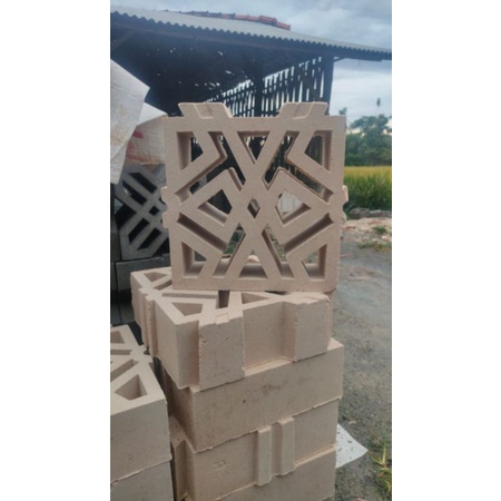 roster roster modern minimalis beton lobang angin motif kaligrafi