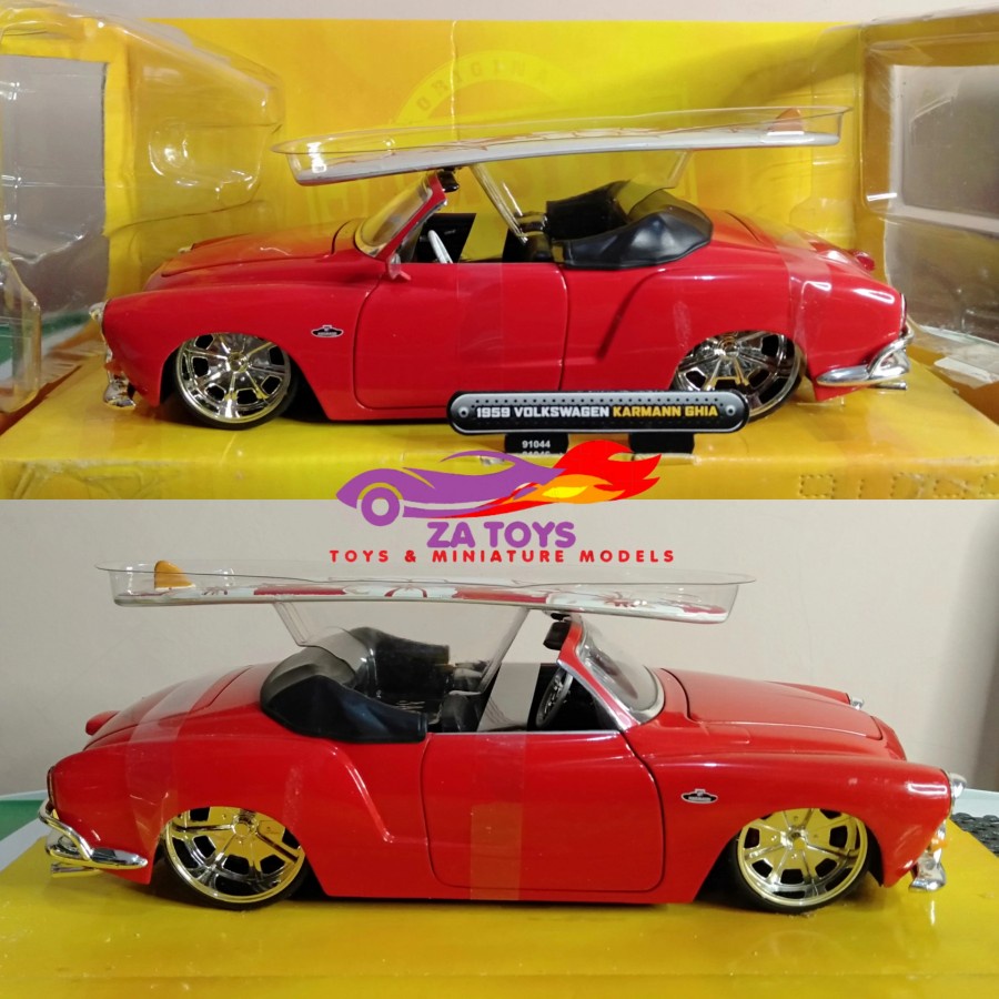 Diecast Volkswagen VW Karmann Ghia Cabrio With Surfing Jada VDubs 1:24 CSH27