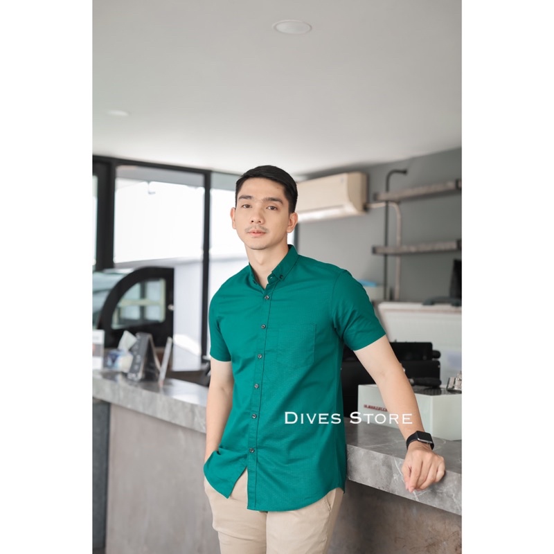 Divesstore Kemeja polos pria lengan pendek basic kasual kantoran hijau botol / kemeja cowok / atasan pria