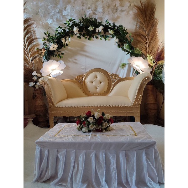 backdrop pernikahan plus kursi dan bunga ring bulat dekorasi pernikahan akad pernikahan backdrop pel