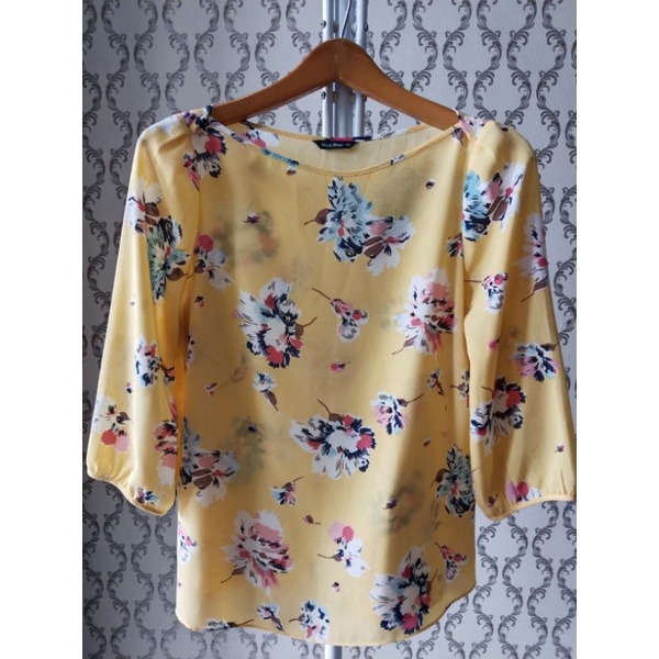 Preloved Blouse Bunga Bunga