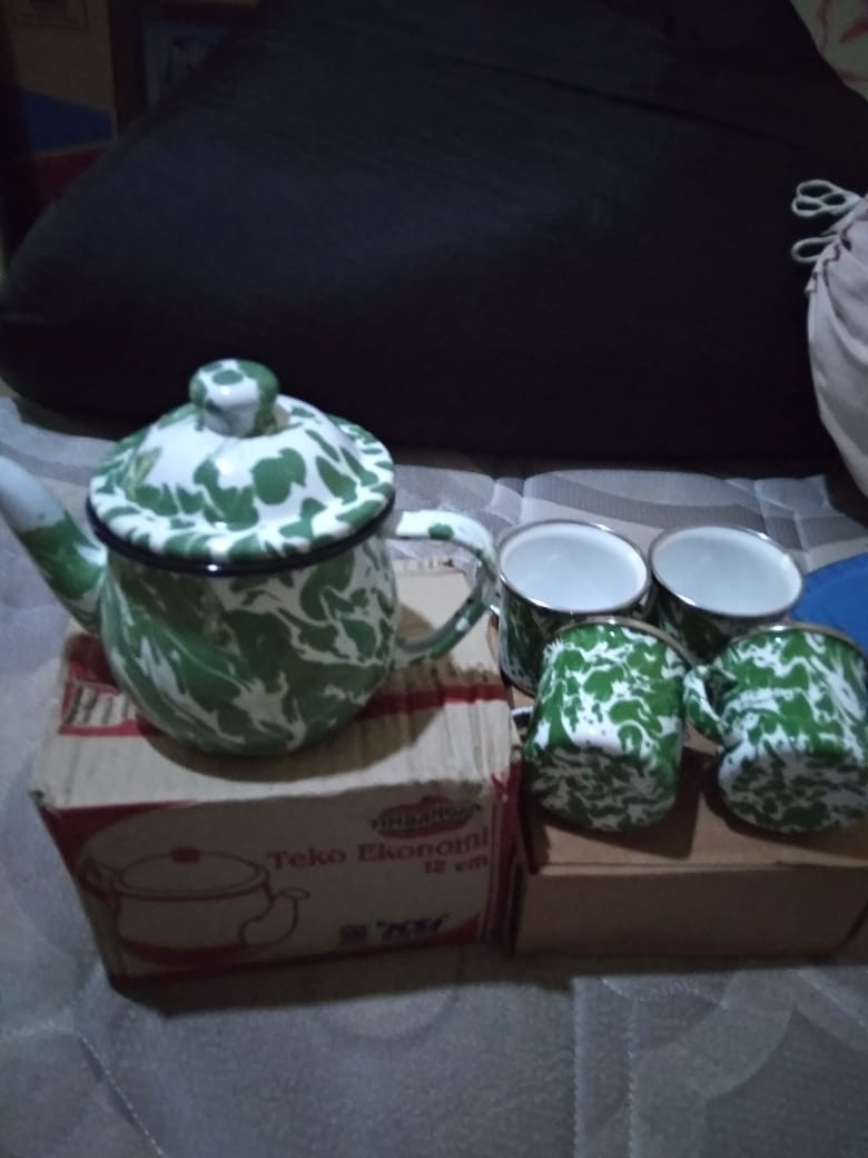 Set Teko Ekonomi +4 Mug D6 Blirik Hijau