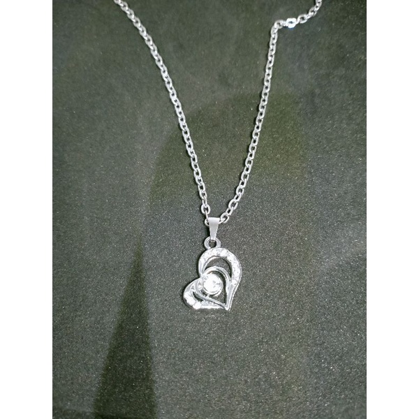 KALUNG TITANIUM LIONTIN LOVE WANITA ANTI KARAT DAN TIDAK MUDAH LUNTUR STAINLEES STEEL