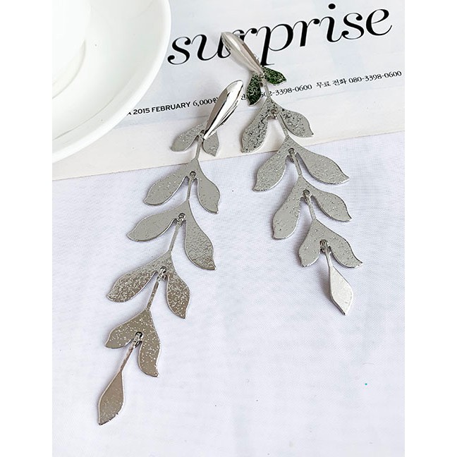 LRC Anting Tusuk Fashion Alloy Tree Stud Earrings D96421