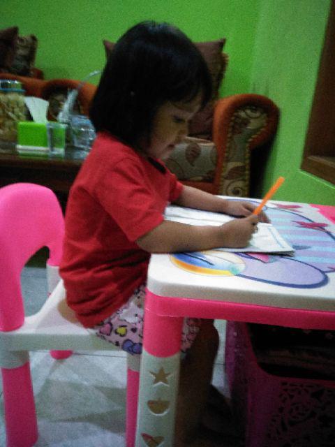 Meja Belajar Plastik Akako