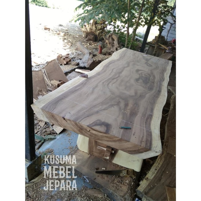 Meja Makan Kayu Trembesi Panjang 2,2 Meter Lebar 1 Meter