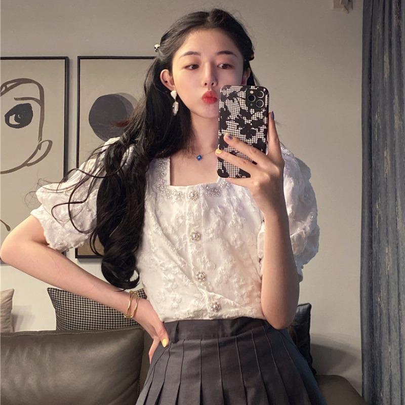 Red Manik-manik Square Collar Lengan Pendek Kemeja Wanita Musim Panas Baru Perancis Lengan Gelembung Top Desain Merasa Kemeja Putih Kecil