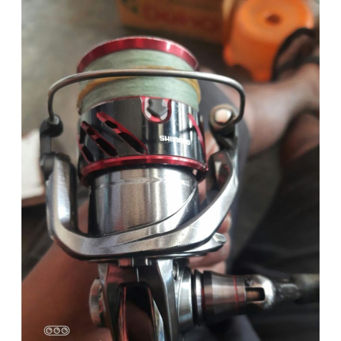 shimano stradic c14+ 2500 HG-B Merah