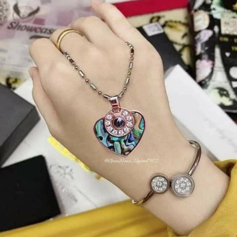 kalung Pendant MCI dan gelang mci