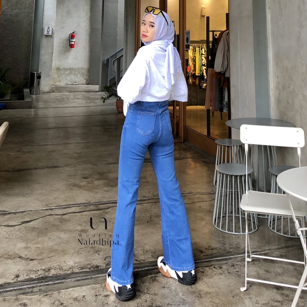 Kezia Cutbray Pants Biru Sedang - Highwaist Jeans Cutbray