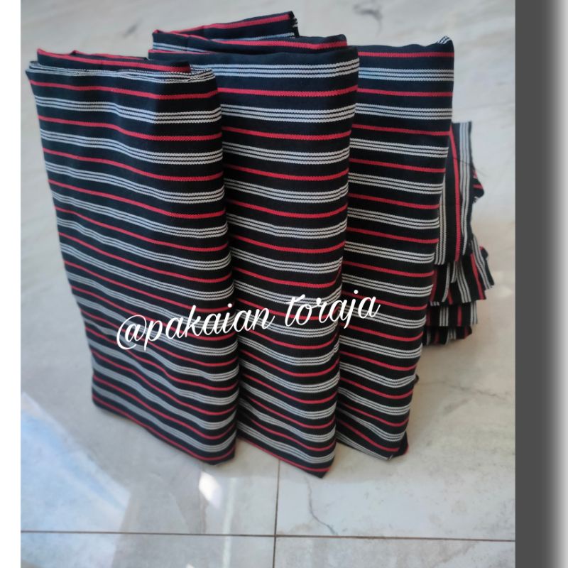 sarung lurik tenun merah