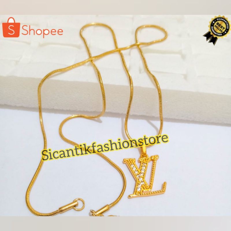 Kalung Titanium gold anti Karat liontin Wanita motif LV Permata fashion Wanita kalung Titanium gold