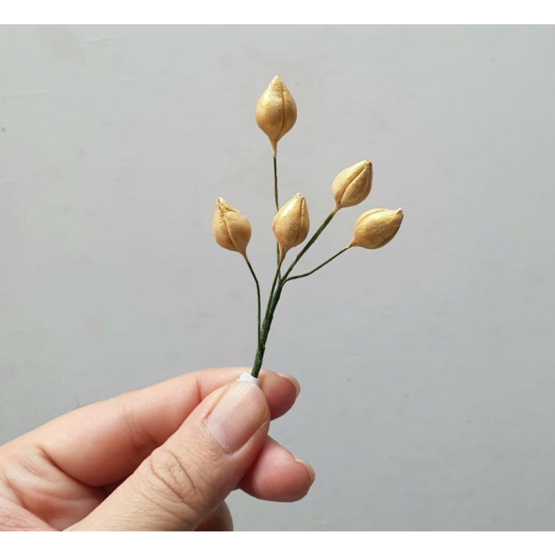 

gumpaste flower/sugar flower/hiasan tart cake topper / filler buds