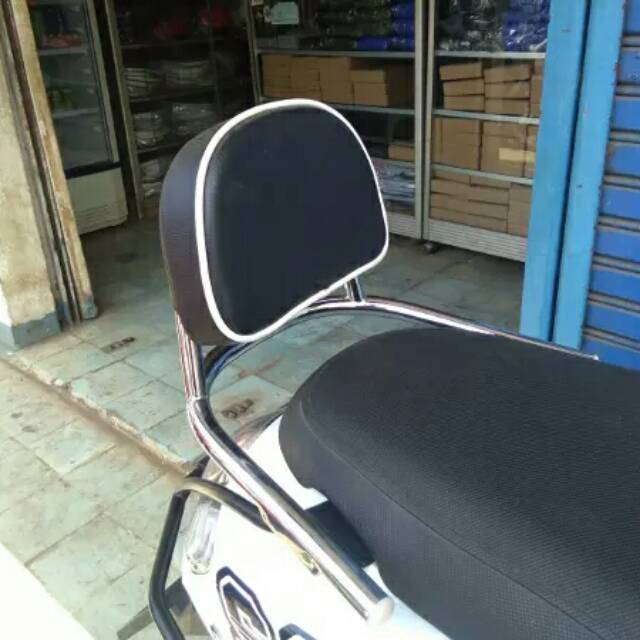 Sandaran belakang scoopy.  Sandaran belakang Honda New scoopy 2020