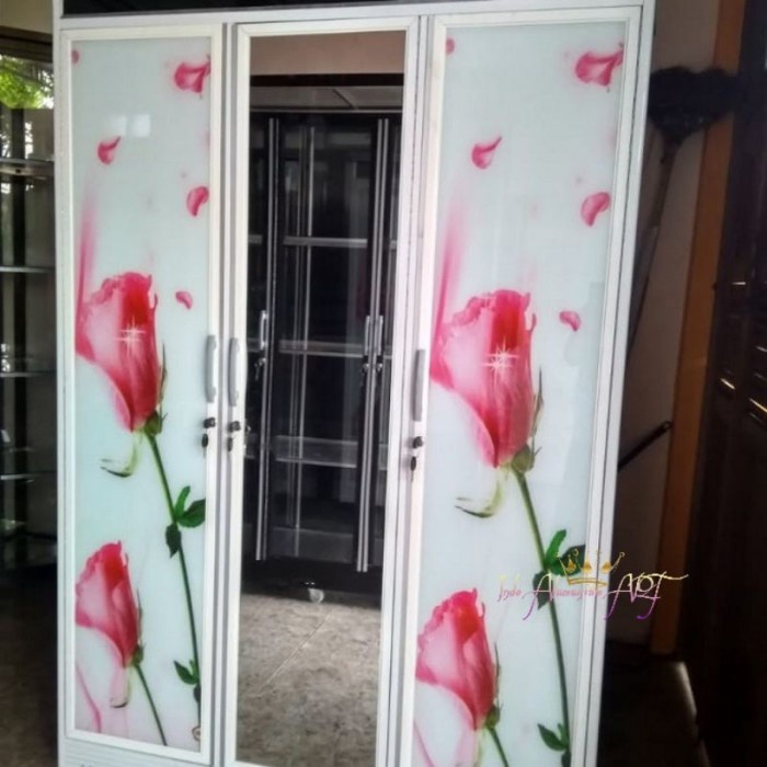 Lemari Kaca Lemari Pakaian Pintu 3 Motif Bunga Alumunium Anti Karat